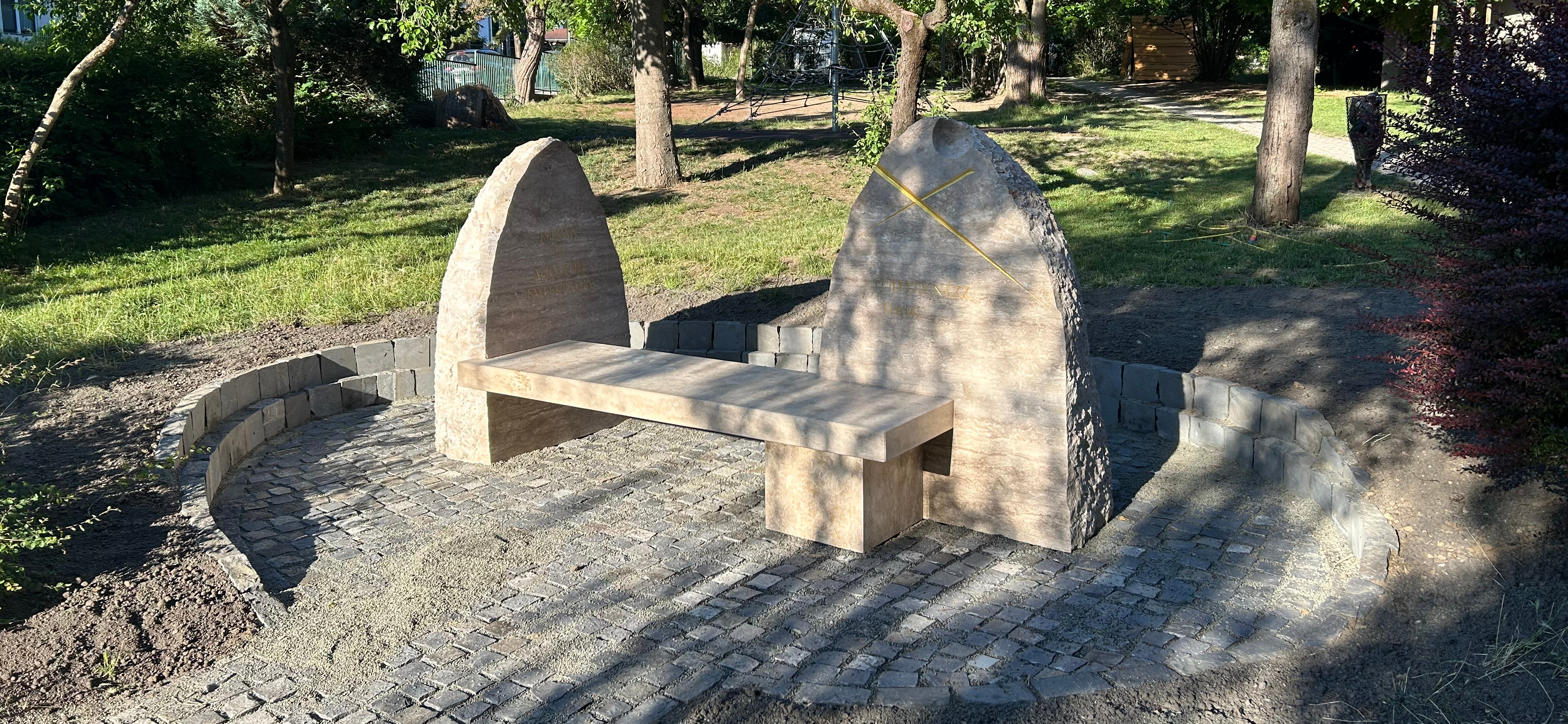 Mészkő emlékpad